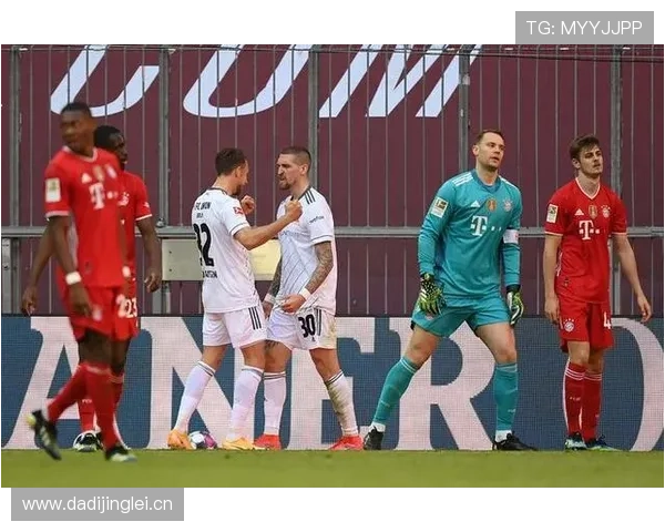 德容 vs 克罗斯：传球风格与中场组织逻辑差异