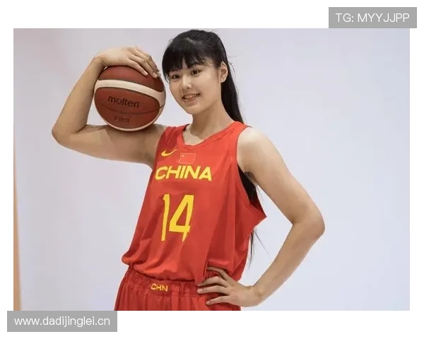 李月汝训练完直接拎爱马仕去吃夜市烧烤