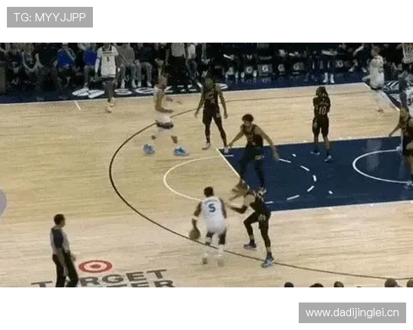 康利挡拆为爱德华兹制造空位提升三分威胁